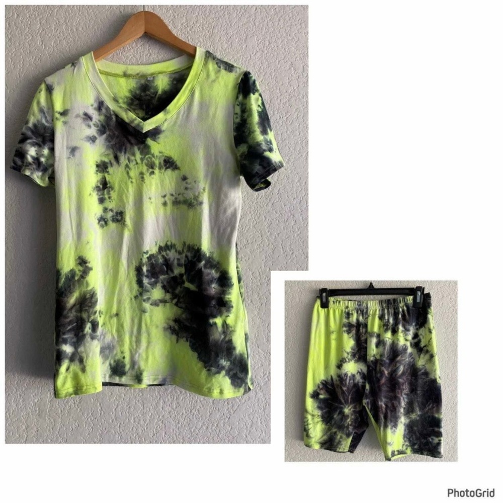 Tie-Dye V-Neck Women's Shortset